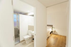 Kúpeľňa v ubytovaní Decorated and renovated- 2Bd 2Bth- Center + 17 fotografií