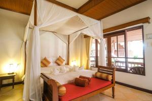 Postel nebo postele na pokoji v ubytování Bhundhari Chaweng Beach Resort Koh Samui - SHA Plus