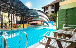 Bazén v ubytování Bhundhari Chaweng Beach Resort Koh Samui - SHA Plus nebo v jeho okolí