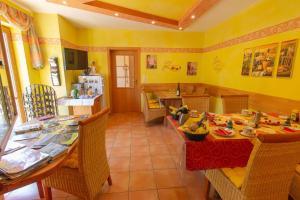 Billede fra billedgalleriet på Wein- und Gästehaus Michels i Wolf + 20 billeder