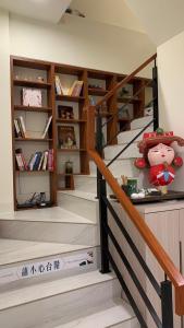 a staircase in a house with a book shelf at 關山棧民宿 in Guanshan