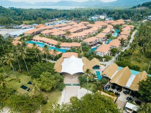 vista aerea del resort di Blue Bay Resort - Near Phuket & Krabi a Ko Yao Yai
