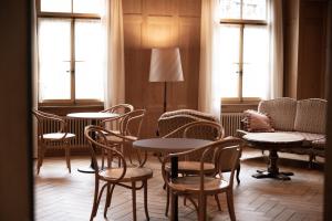 Istumisnurk majutusasutuses FLÜHLI Hotel Kurhaus
