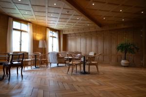 Istumisnurk majutusasutuses FLÜHLI Hotel Kurhaus