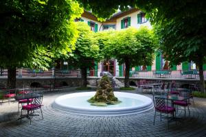 Aed väljaspool majutusasutust FLÜHLI Hotel Kurhaus