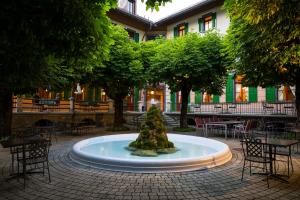 Aed väljaspool majutusasutust FLÜHLI Hotel Kurhaus