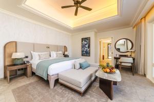 Un ou plusieurs lits dans un hébergement de l'établissement Maradiva Villas Resort and Spa