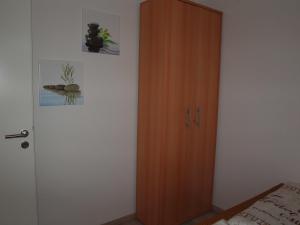 a bedroom with a wooden door next to a bed at Ferienwohnung Angelika _ Peter Kel in Scharbeutz
