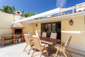 Balkón nebo terasa v ubytování Aroeira Sunny Villa