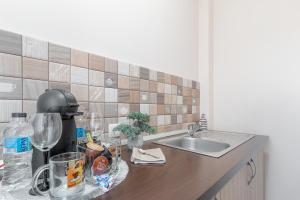 a kitchen with a counter with a sink and a counter sidx sidx at Venezia Studio 2 in Oradea +11 photos