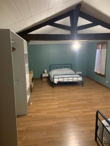 a bedroom with a bed in a room with wooden floors at Le Nid in Éclaron