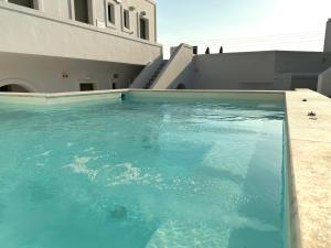 Bazén v ubytování Artemis Hotel nebo v jeho okolí