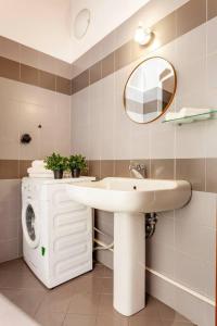 A bathroom at Design Villa with parking Navigli area Milan