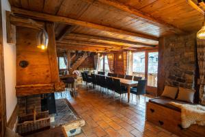 Posezení v ubytování Savoya Lodges