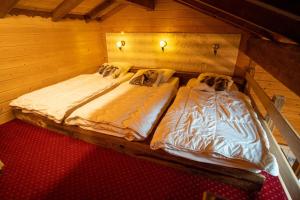 Postel nebo postele na pokoji v ubytování Savoya Lodges