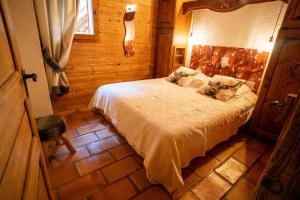 Postel nebo postele na pokoji v ubytování Savoya Lodges