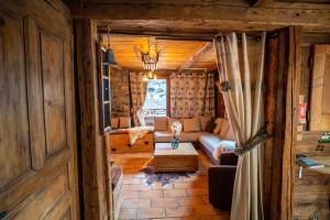 Posezení v ubytování Savoya Lodges