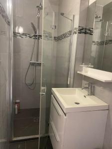 a bathroom with a shower and a sink at Bas de Villa détente in Carros
