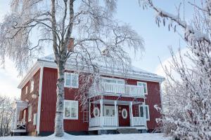 Jokkmokks Vandrarhem Åsgård v zimě
