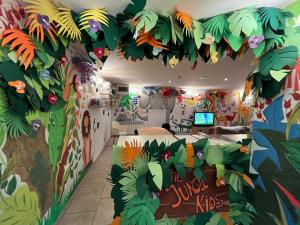a room with a jungle kids room at Hotel Segle XX in El Tarter