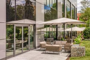 Um jardim em Geneva Marriott Hotel