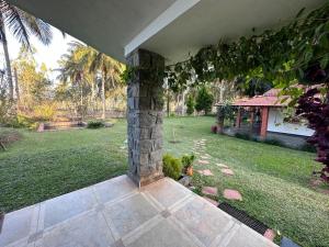 an outside view of a house with a stone pillar at Captain's Cabin in Masinagudi