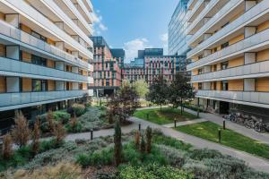 Budova, kde se apartmán nachází + 37 fotografií