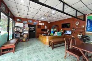 TV/trung tâm giải trí tại Me Mee Place & Tour Krabi +26 ảnh