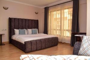 Postel nebo postele na pokoji v ubytování RAVIC HOMES NAKURU