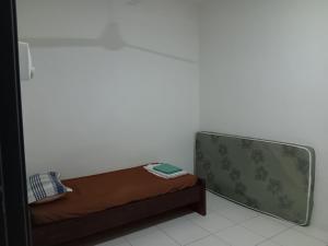 Postel nebo postele na pokoji v ubytování Teratak Amani Hometay