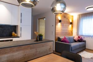 a living room with a couch and a tv at Appartement Sonnlicht in Falzes