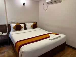 Katil atau katil-katil dalam bilik di Hotel Everest Nepal