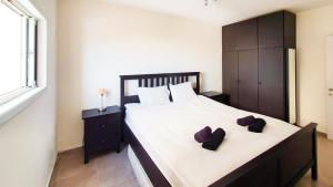 Postel nebo postele na pokoji v ubytování BnBIsrael apartments - Masaryk Musk