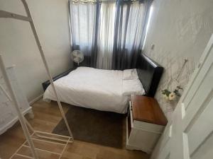 Postel nebo postele na pokoji v ubytování Comfy and lovely 1-Bed Apartment in London