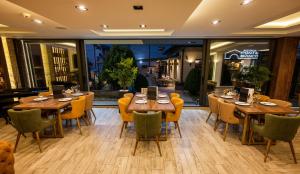 Restaurace v ubytování Hotel & Restaurant Ponte Bianco + 37 fotografií