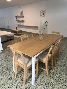 a wooden table with chairs and a room with a bed at Charming 3-Bed Studio in Arrentela in Arrentela