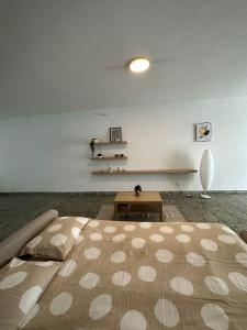 a bedroom with a large bed and a table at Charming 3-Bed Studio in Arrentela in Arrentela