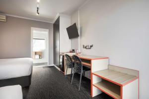 TV o dispositivi per l'intrattenimento presso Nightcap at Ferntree Gully Hotel Motel