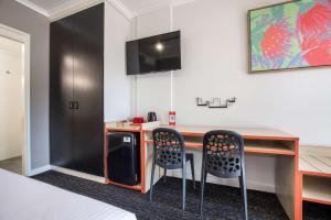 TV o dispositivi per l'intrattenimento presso Nightcap at Ferntree Gully Hotel Motel