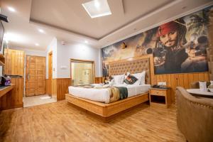 A bed or beds in a room at Hotel Smugglers Mountain View - central heated & air Cooled #Free Pick from Volvo Bus Stand