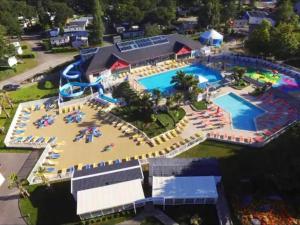 Fotografia z galérie ubytovania Camping Domaine de kerlann Mb 2 chambres 6personnes v destinácii Pont-Aven