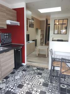 a kitchen with a black and white tile floor at Chaillot 1 in Saintes