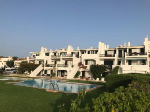Bazén v ubytování ES CASTELL 2 4 by SOM Menorca nebo v jeho okolí