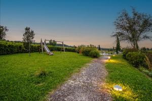 A garden outside Anna Farmhouse at Wine Resort