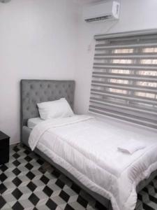 מיטה או מיטות בחדר ב-Apartments Complex with Parking Ibadan Oluyole Extension - Sharp Corner