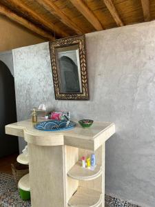 a bathroom with a sink and a mirror on a wall at Authentique berber Camp in Mhamid
