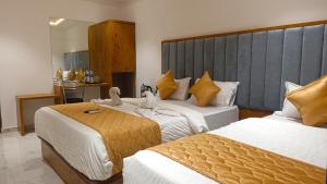 Postel nebo postele na pokoji v ubytování Hotel Palms Residency, Chembur Mumbai