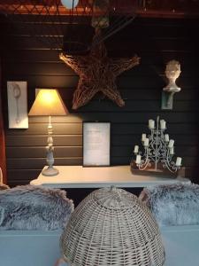 a room with a shelf with a lamp and a starfish at Micro maison ISBA Sedan in Givonne