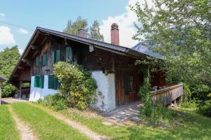 an old wooden house with a pathway leading to it at Chalet Le Monteiller in Les Moulins