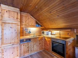 Kuchyňa alebo kuchynka v ubytovaní Holiday Home Weissmann by Interhome